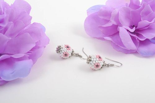 Handmade Ohrringe für Frauen Schmuck Ohrhänger Modeschmuck Ohrringe weiß rosa - MADEheart.com