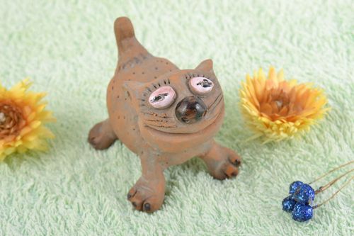 Lustige hübsche Miniatur Figurine aus Keramik Kater in Braun fürs Sammeln - MADEheart.com