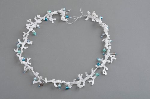 Weißes geflochtenes Collier mit Glasperlen für Frauen künstlerische Handarbeit - MADEheart.com