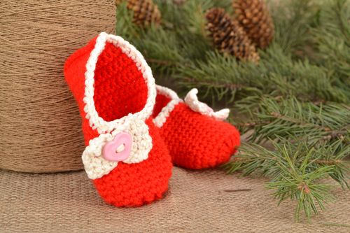 Chaussons de bébé tricotés rouges en mi-laine - MADEheart.com