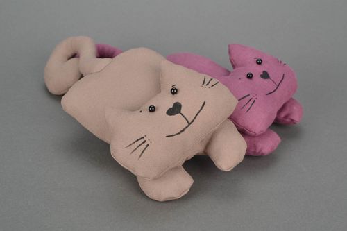 Peluche chat faite main Jouet en tissu original à suspendre Cadeau pour enfant - MADEheart.com