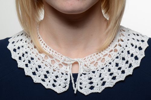 Handmade white lace detachable decorative collar crocheted of cotton threads - MADEheart.com