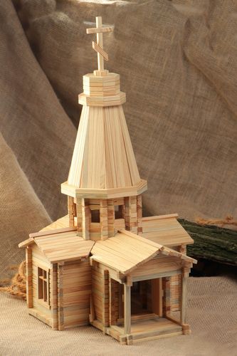 Jeu de construction de maison en bois de sapin plus que 500 pièces fait main - MADEheart.com