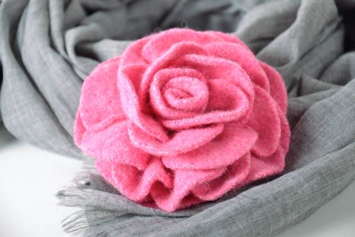 Broche de lã Rosa - MADEheart.com