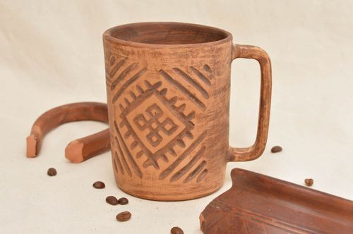 Interessante Tasse aus Ton mit Ornament originell künstlerische Handarbeit - MADEheart.com