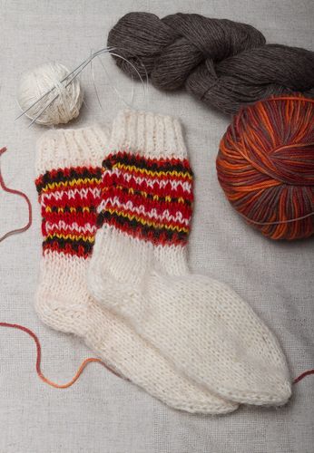 Weiße wollene Socken für Frauen - MADEheart.com