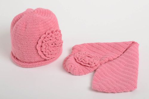 Bonnet tricot Écharpe au crochet fait main couleur rose Accessoires fille - MADEheart.com