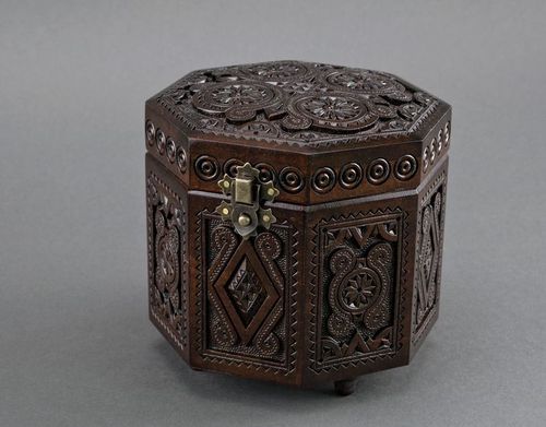 Wooden carved box - MADEheart.com