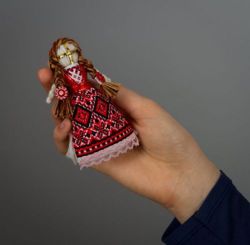 Magnete fatto a mano bambola talismano etnica decorazioni di frigorifero - MADEheart.com