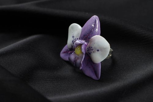 Anel com flor de argila de polímero artesanal - MADEheart.com