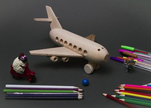 Brinquedo de madeira Avião - MADEheart.com