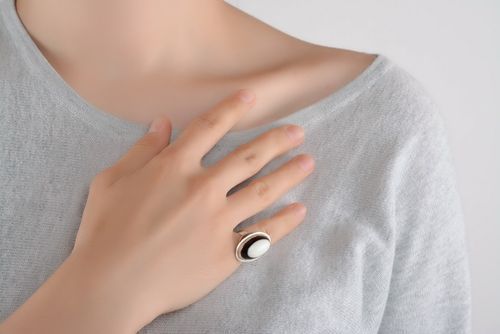 Massiver Ring mit echtem Horn - MADEheart.com