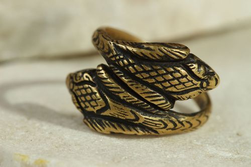 Anel de bronze feito à mão Duas cobras - MADEheart.com
