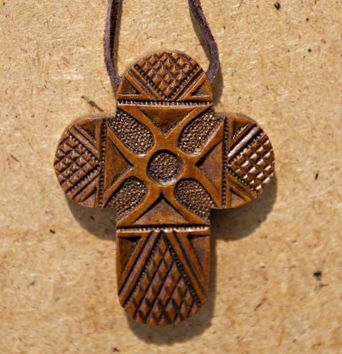 Carved wooden cross with rounded rays - MADEheart.com