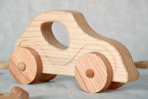 Brinquedo de madeira Carro - MADEheart.com