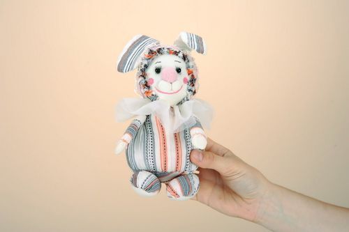 Muñeca de peluche Conejito - MADEheart.com