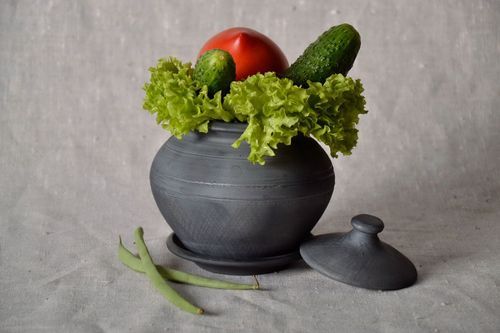 Pot en argile avec soucoupe et couvercle faits main - MADEheart.com