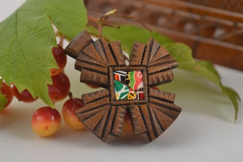 Cruz de madera peral hecha a mano bisutería original regalo personalizado - MADEheart.com