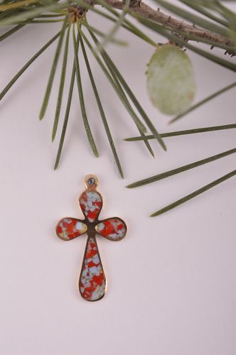 Pendentif Croix Bijou fait main petit laiton Accessoire religieux original - MADEheart.com