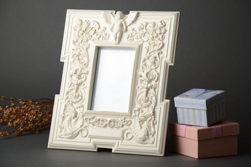 Cadre photo en bois sculpté blanc 10x15 fait main - MADEheart.com