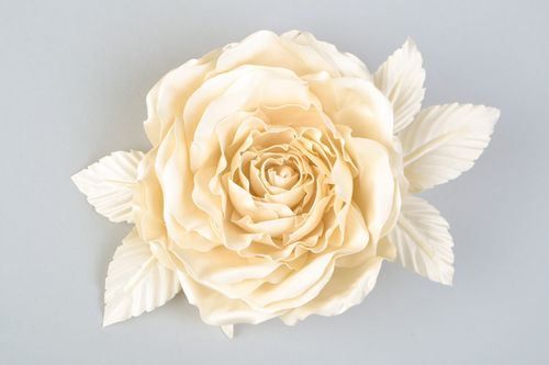Broche de tela hecho a mano con forma de flor Rosa blanca - MADEheart.com