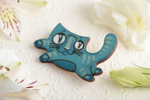 Beautiful bright painted handmade plywood brooch in the shape of cat - MADEheart.com