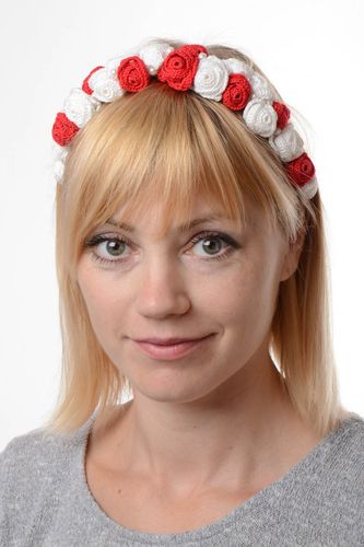 Haarband mit Blumen handgemachter Schmuck Accessoires für Haare weiß rot - MADEheart.com