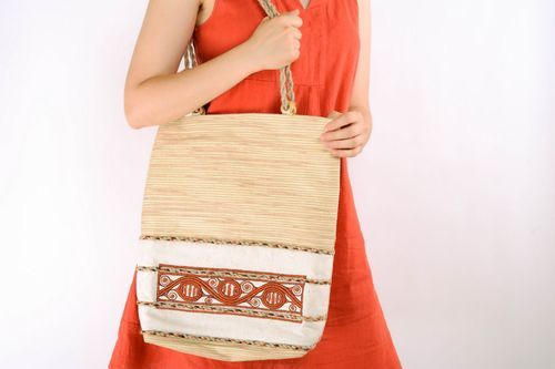 Bolsa de linho com bordados Tripoli - MADEheart.com