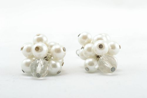 Boucles doreilles en perles artificielles faites main - MADEheart.com