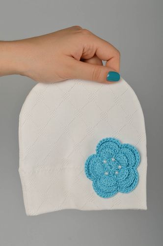 Bonnet coton fait main Chapeau hiver Vêtement enfant blanc insolite fleur - MADEheart.com