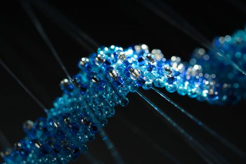Bracelet bleu en perles de rocaille pour enfant - MADEheart.com