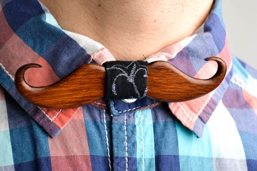 Corbata de lazo artesanal pajarita moderna de madera de haya accesorio unisex - MADEheart.com