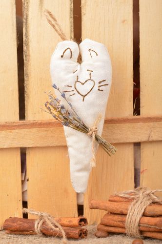 Colgante decorativo corazón original hecho a mano con aroma de lavanda - MADEheart.com