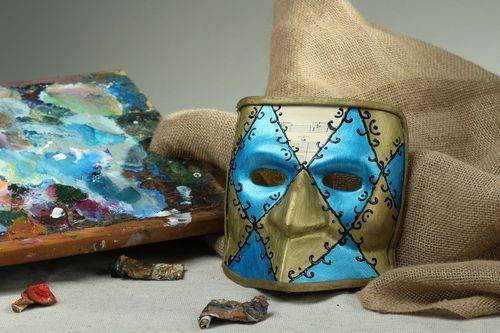 Máscara de papel machê Bauta - MADEheart.com