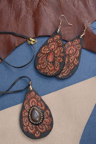 Set de bijoux en cuir (boucles doreilles et pendentif) - MADEheart.com