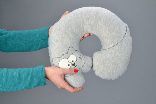 Brinquedo travesseiro Gato - MADEheart.com