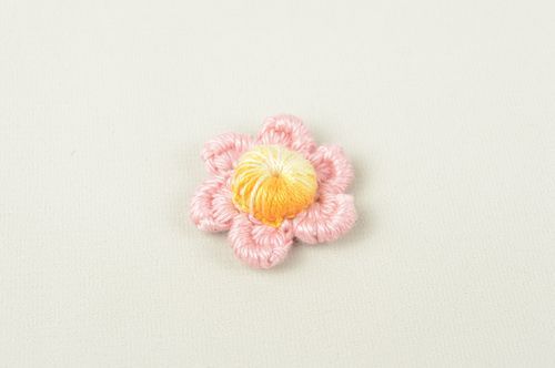 Fornitura fatta a mano fiore di cotone per spilla semilavorato da bigiotteria - MADEheart.com