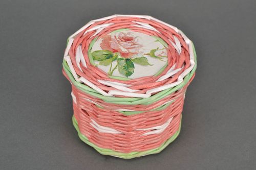 Красивая плетеная корзинка из бумажной лозы Розочка - MADEheart.com