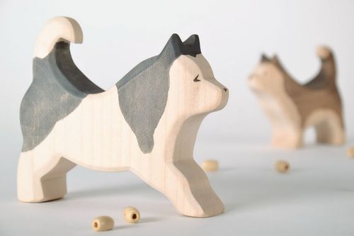 Statuette en bois en forme de chien Laïka - MADEheart.com