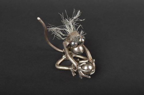 Figura decorativa hecha a mano artículos de metal objeto de decoración Mono  - MADEheart.com
