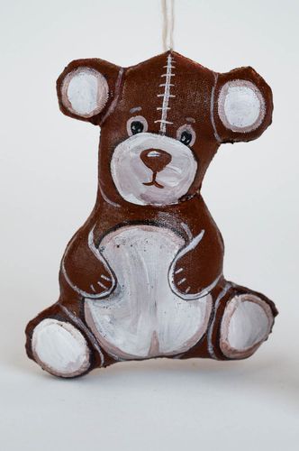 Jouet ourson fait main à accrocher tissu de coton parfumé peint décoratif - MADEheart.com