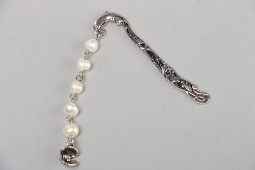 Handmade exquisite metal bookmark with pearl charm for lovers of reading - MADEheart.com