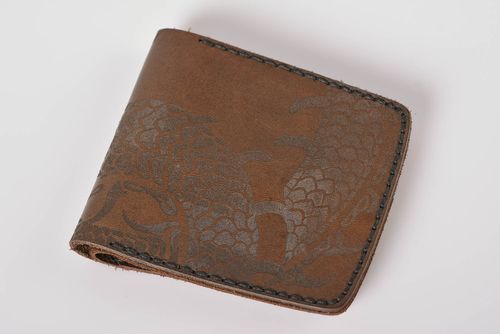 Portefeuille en cuir fait main Maroquinerie Cadeau original marron design - MADEheart.com