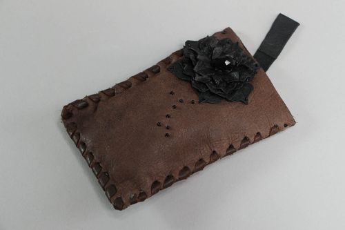 Leather cell phone case - MADEheart.com