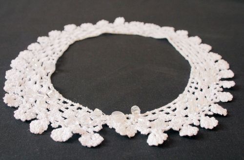 Knitted collar in retro style - MADEheart.com
