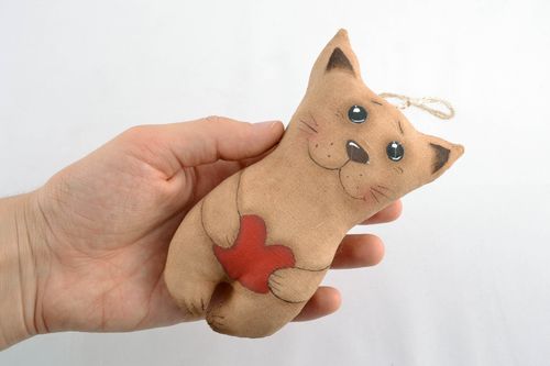 Soft interior pendant toy with vanilla aroma Cat with Heart - MADEheart.com