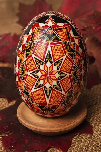 Huevo de Pascua hecho a mano “Estrella” - MADEheart.com