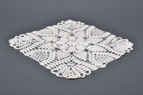 Serviette artisanale tricotée au crochet Motif floral - MADEheart.com