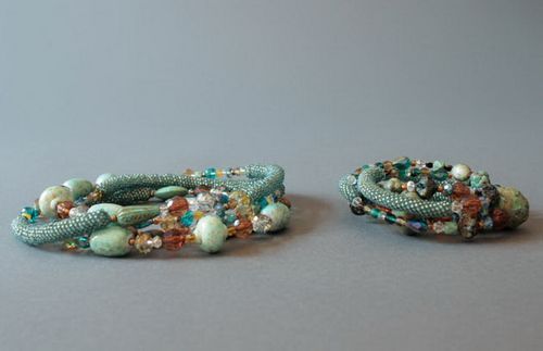 Collier et bracelet de grains de verre et de pierres naturelles - MADEheart.com
