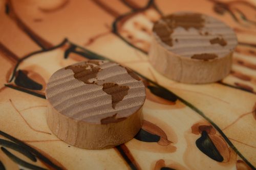 Tapones de madera de fresno originales Mapa - MADEheart.com